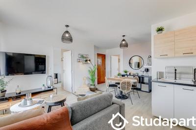 Chambre - 11 m² - 1 pièce