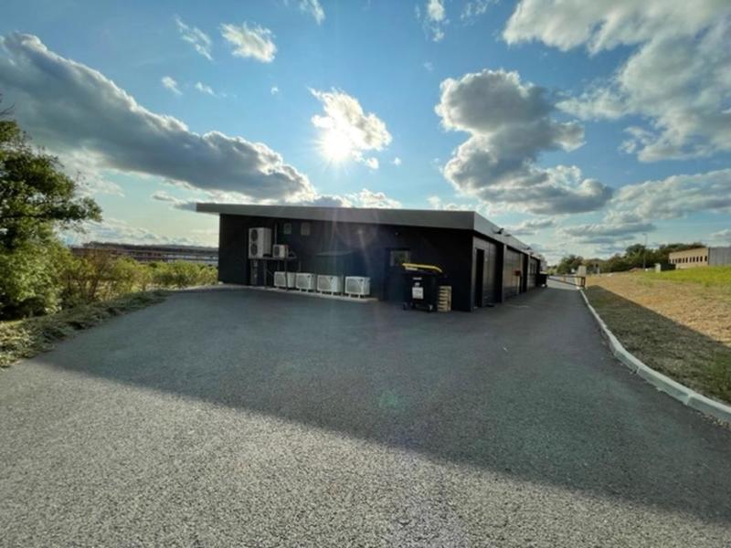 Local commercial - 324 m²