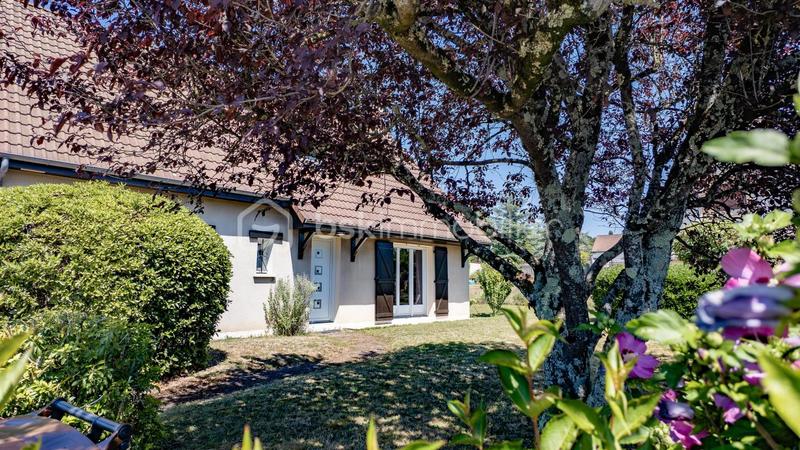 Maison traditionnelle - 149 m² - 6 pièces