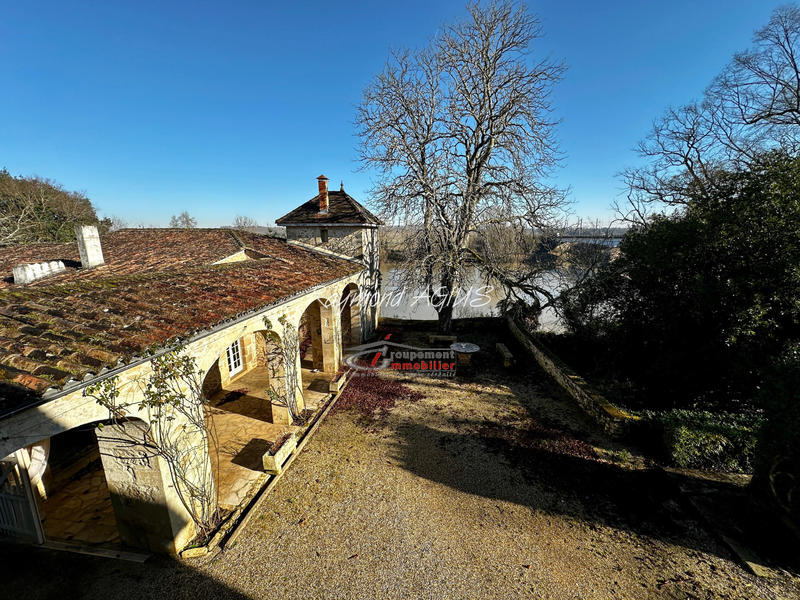 Maison - 510 m² - 11 pièces