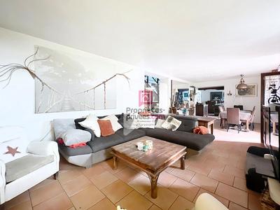 Maison - 553 m² - 15 pièces