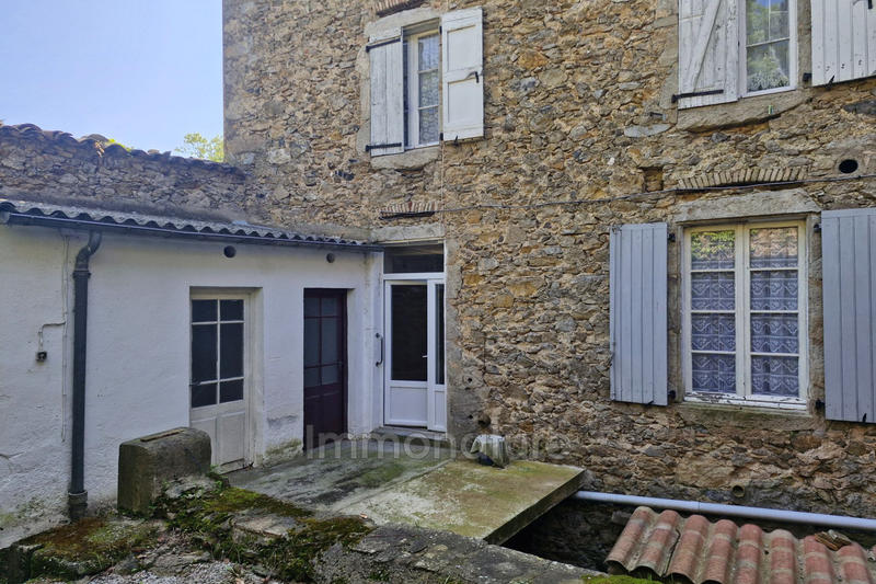 Maison - 325 m² - 13 pièces