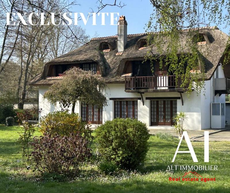 Maison - 213 m² - 7 pièces