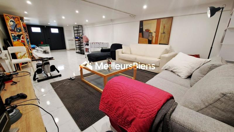 Maison - 219 m² - 8 pièces
