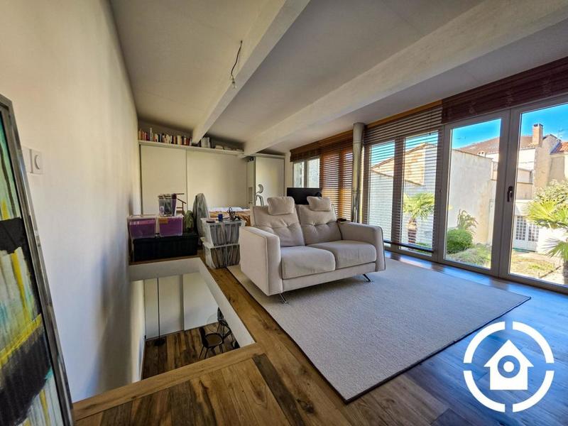 Maison - 310 m² - 8 pièces