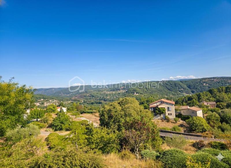 Maison traditionnelle - 163 m² - 6 pièces