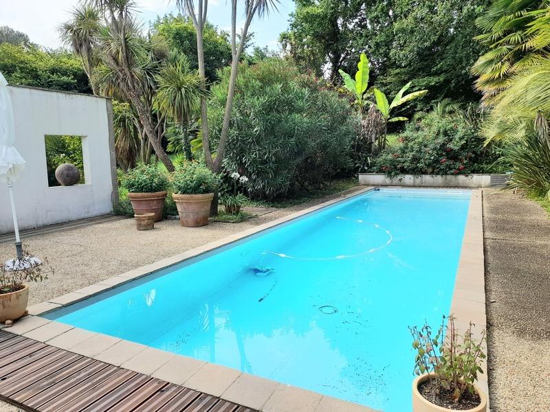 Maison - 250 m² - 9 pièces