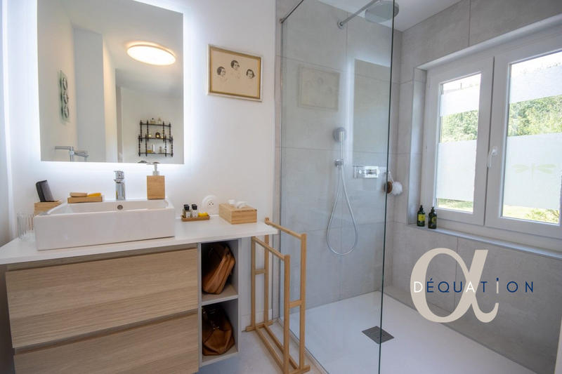 Maison - 350 m² - 10 pièces