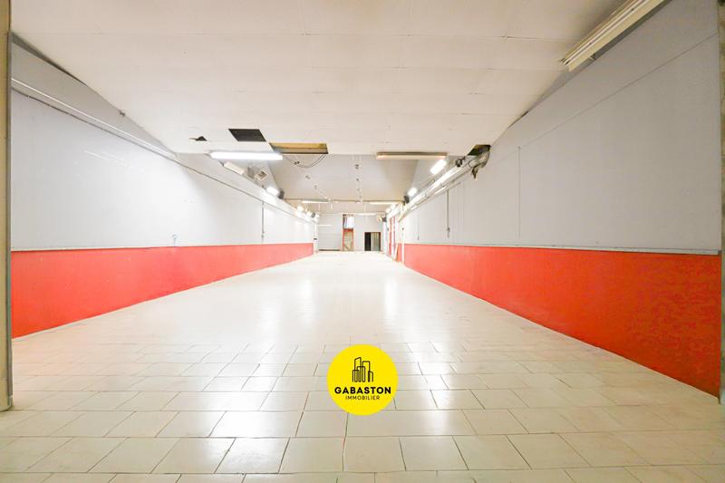Entrepôt - 627 m² - 10 pièces