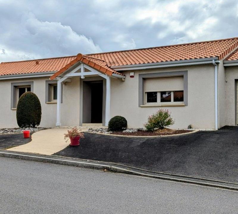 Maison - 330 m² - 11 pièces