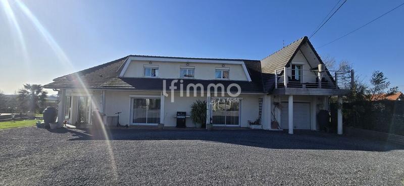 Maison - 232 m² - 6 pièces