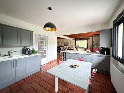 Maison - 202 m² - 8 pièces