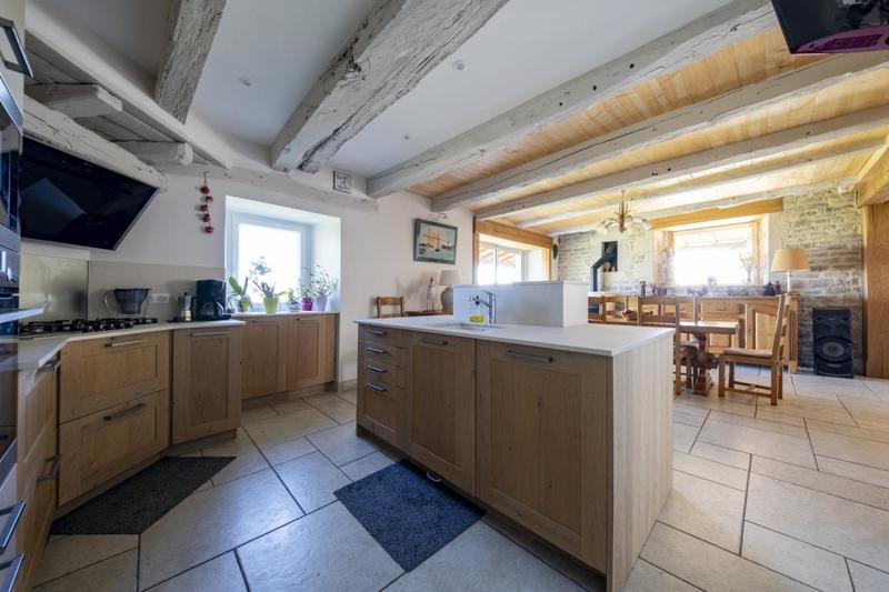 Maison en pierre - 232 m² - 7 pièces