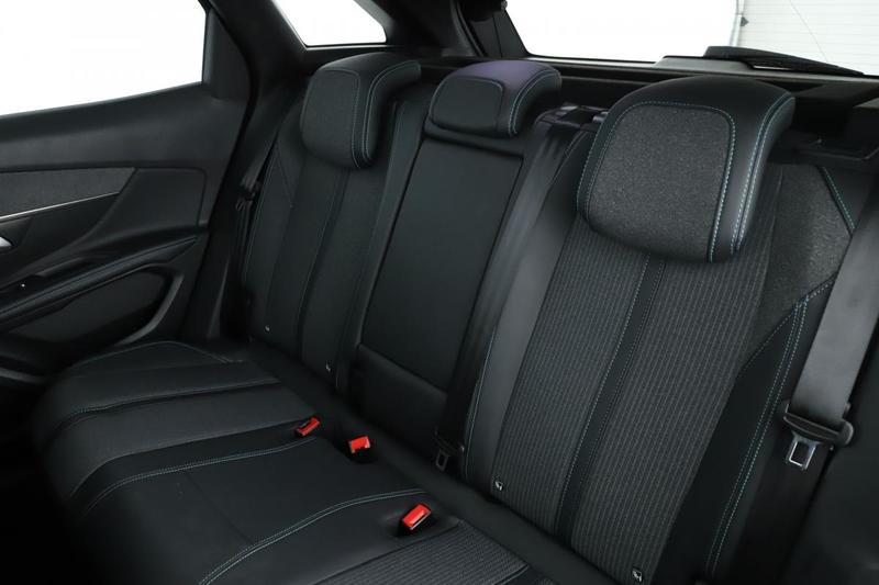 Peugeot 3008 1.6 Hybrid Allure Pack e-Eat8 225 ch