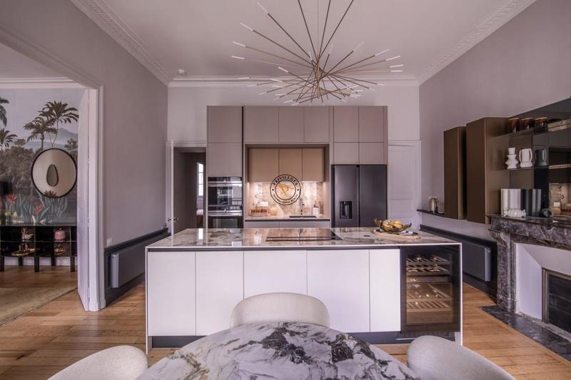 Appartement - 250 m² - 9 pièces