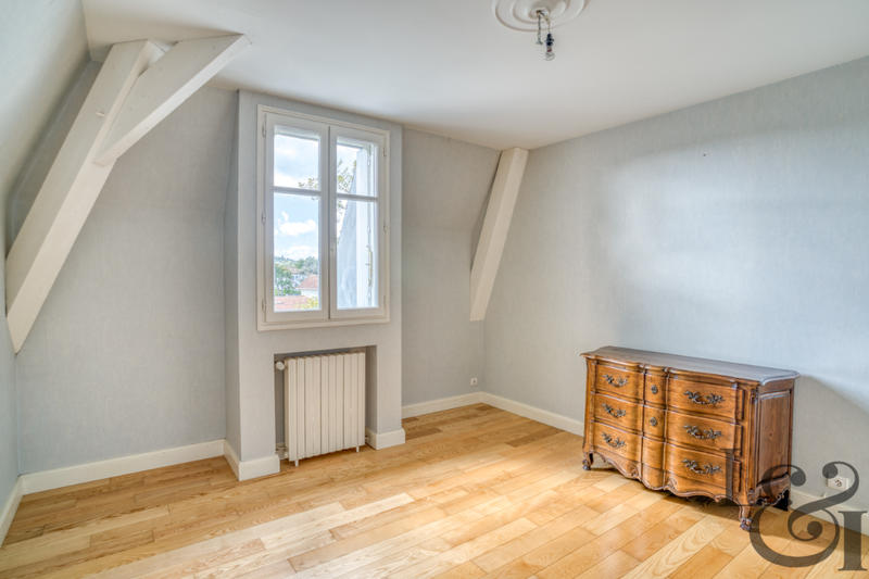 Maison - 281 m² - 10 pièces
