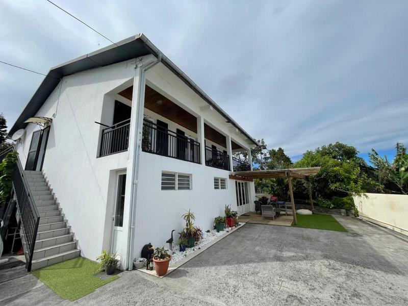 Maison - 202 m² - 7 pièces