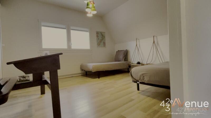 Maison - 250 m² - 6 pièces