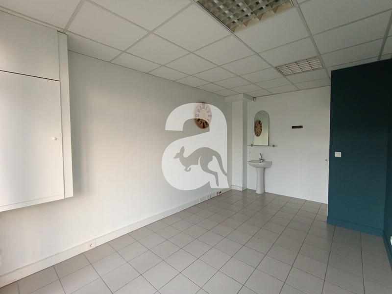 Local commercial - 109 m² - 5 pièces