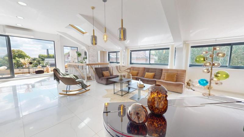 Maison - 291 m² - 9 pièces