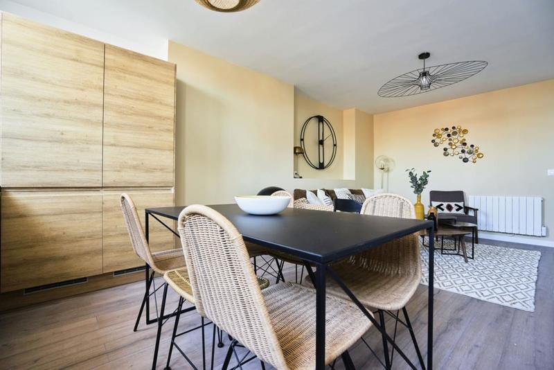 Appartement - 99 m² - 7 pièces