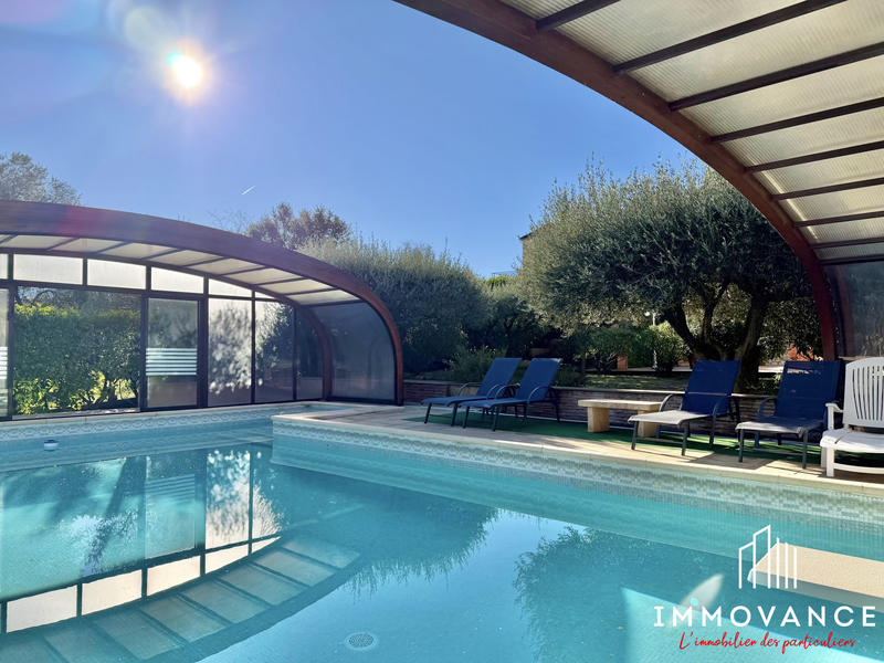 Maison traditionnelle - 311 m² - 11 pièces