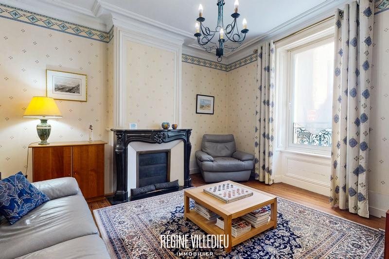 Maison - 211 m² - 10 pièces