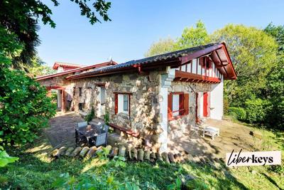 Villa - 220 m² - 10 pièces