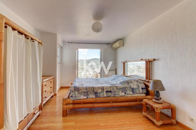 Maison traditionnelle - 217 m² - 9 pièces