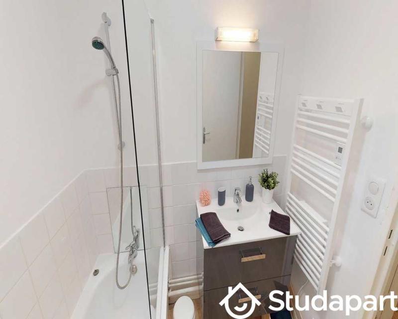 Chambre - 70 m² - 1 pièce