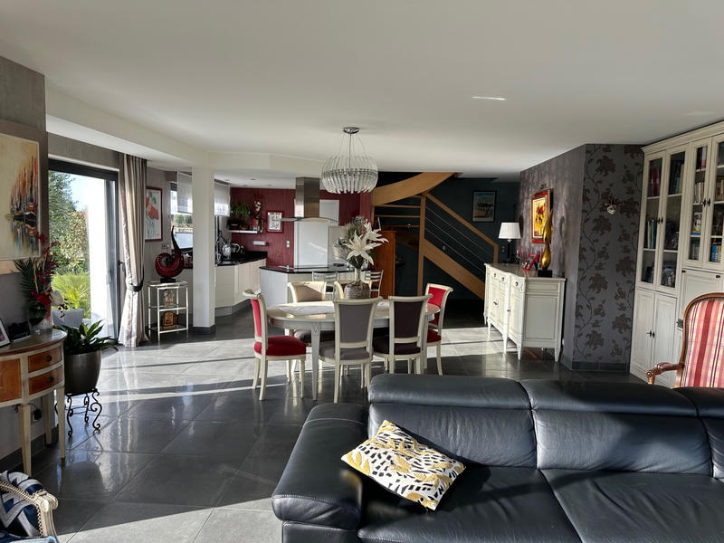 Maison - 200 m² - 6 pièces