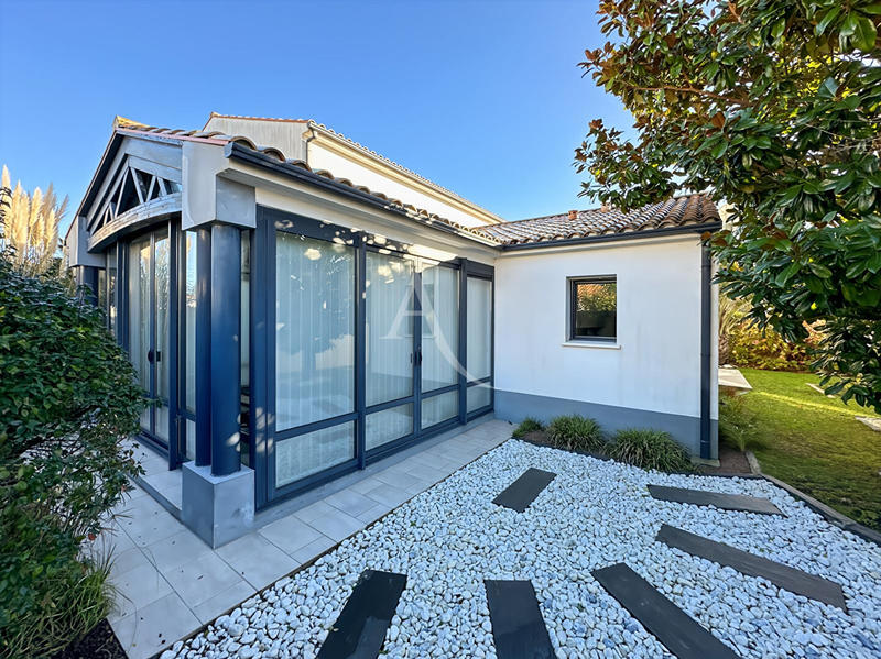 Maison - 217 m² - 6 pièces