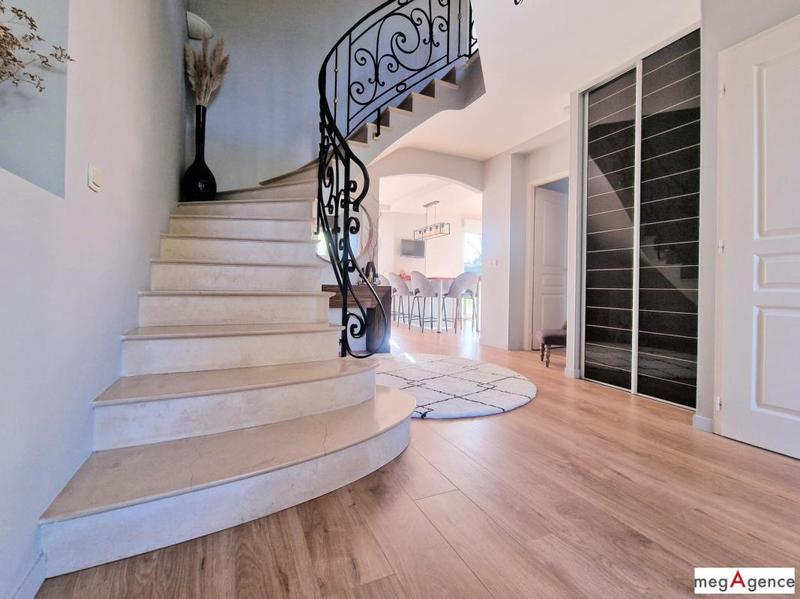 Maison - 203 m² - 7 pièces