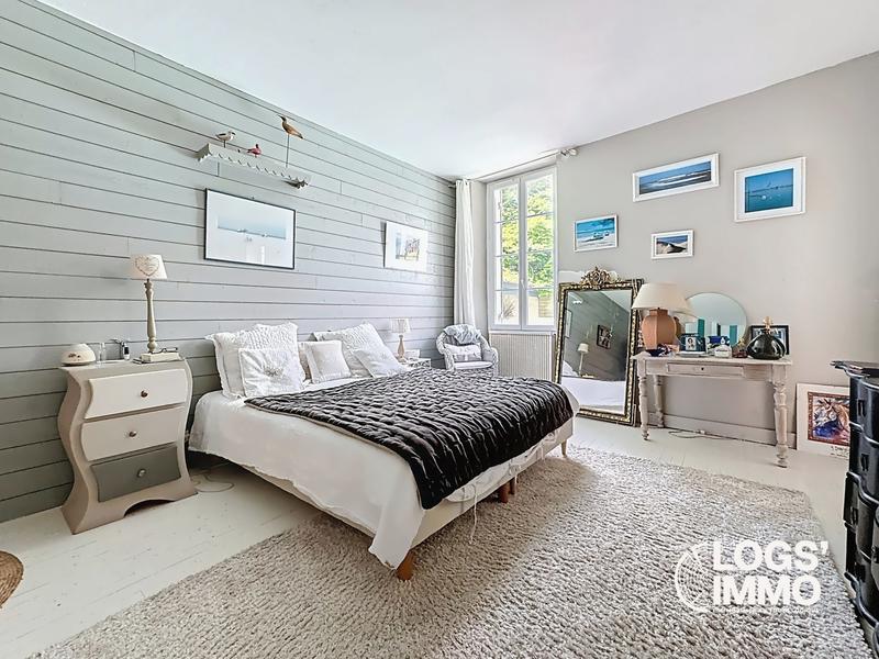 Maison - 347 m² - 10 pièces