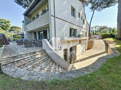 Propriété - 340 m² - 6 pièces