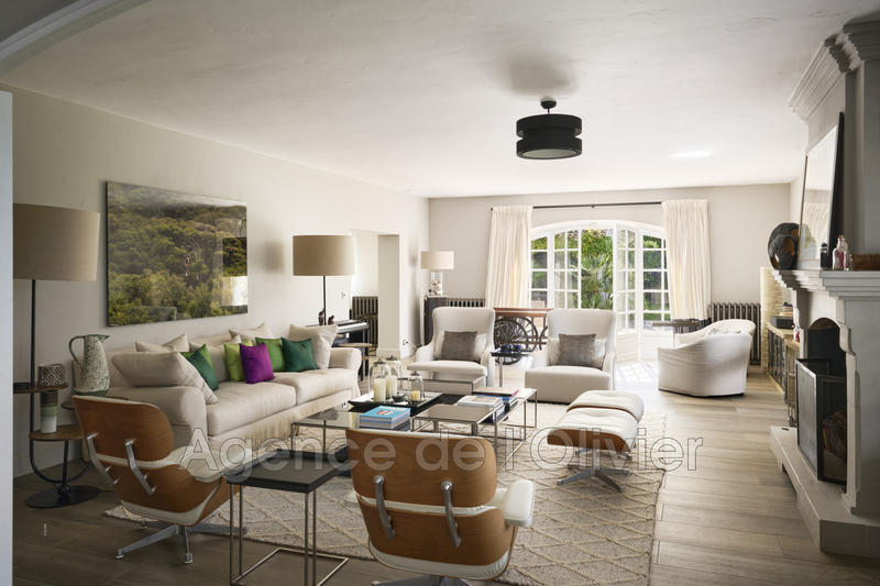 Propriété - 820 m² - 10 pièces