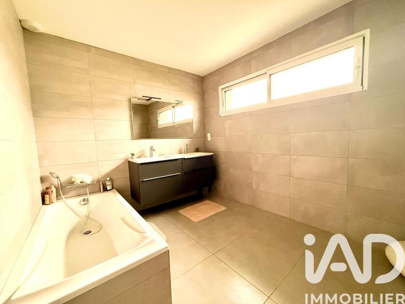 Maison - 210 m² - 8 pièces