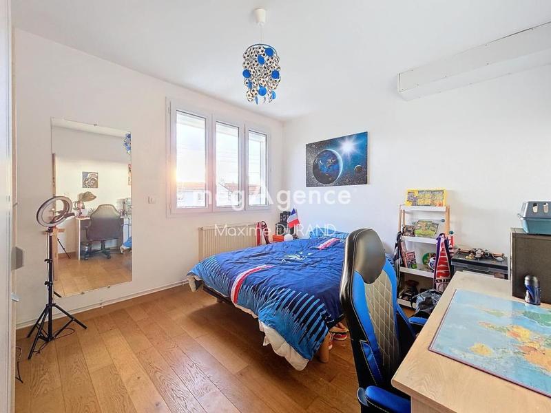 Maison - 182 m² - 9 pièces