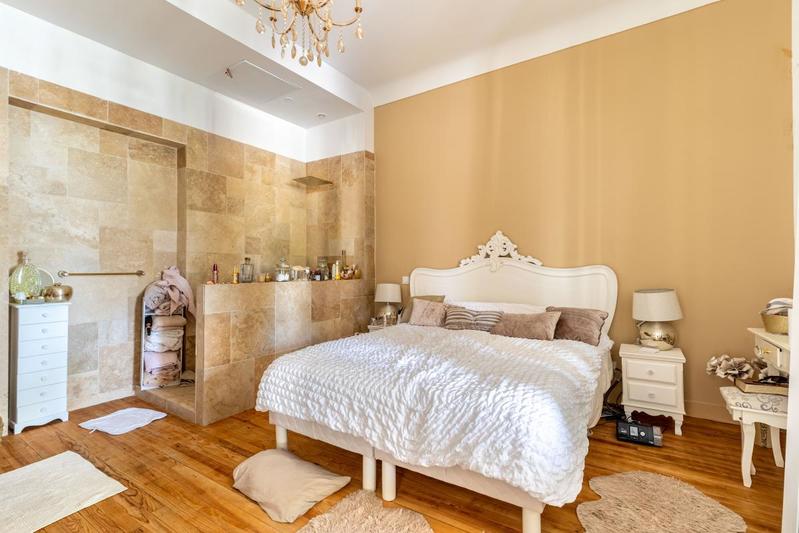 Propriété - 900 m² - 25 pièces