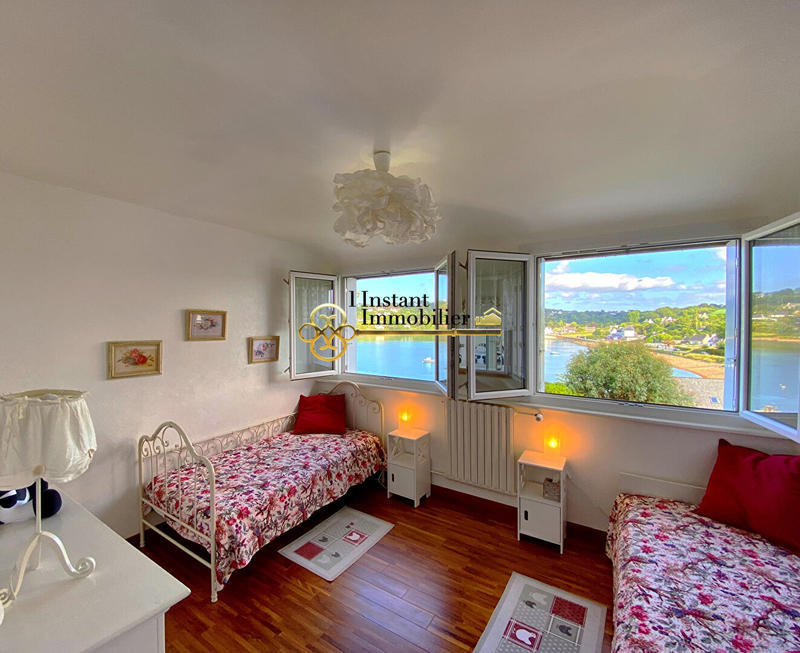 Maison - 205 m² - 9 pièces