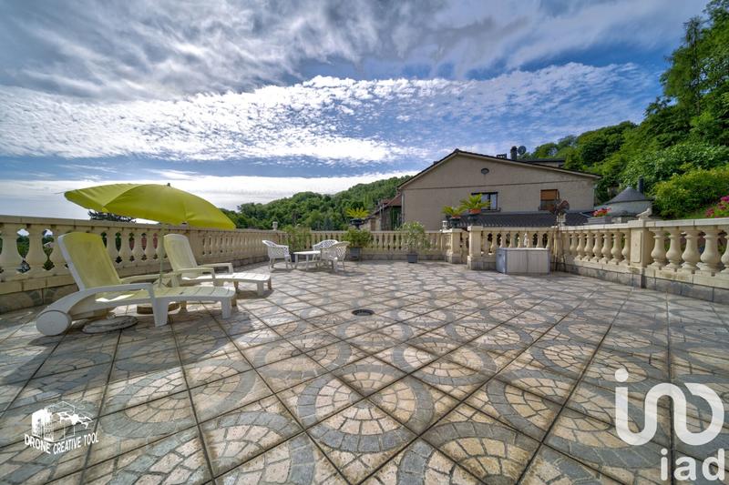 Maison - 251 m² - 8 pièces