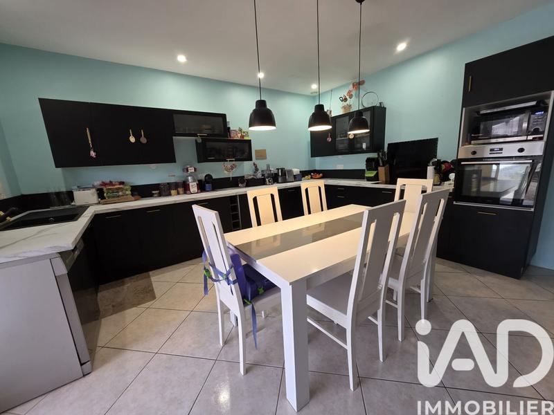 Maison - 219 m² - 6 pièces