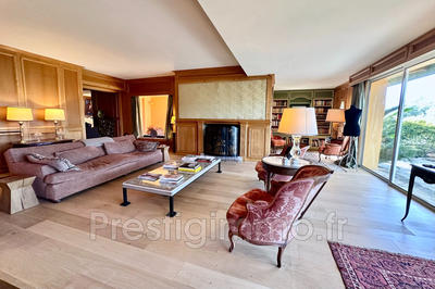 Demeure - 295 m² - 6 pièces