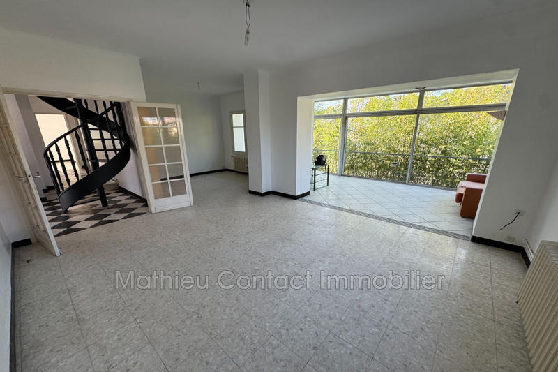 Maison - 250 m² - 10 pièces