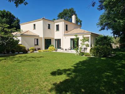 Maison contemporaine - 202 m² - 7 pièces