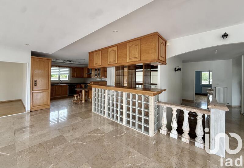 Maison - 414 m² - 8 pièces