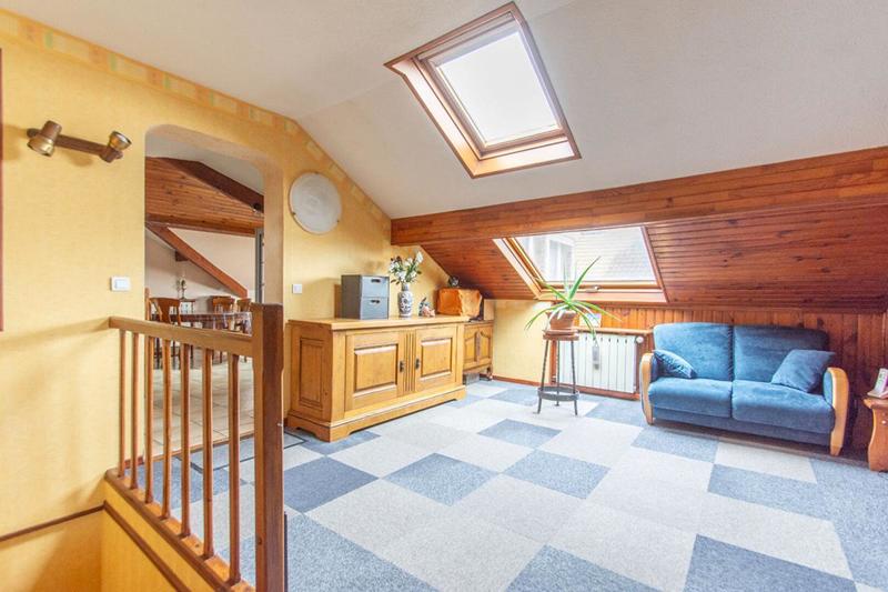 Maison - 232 m² - 11 pièces