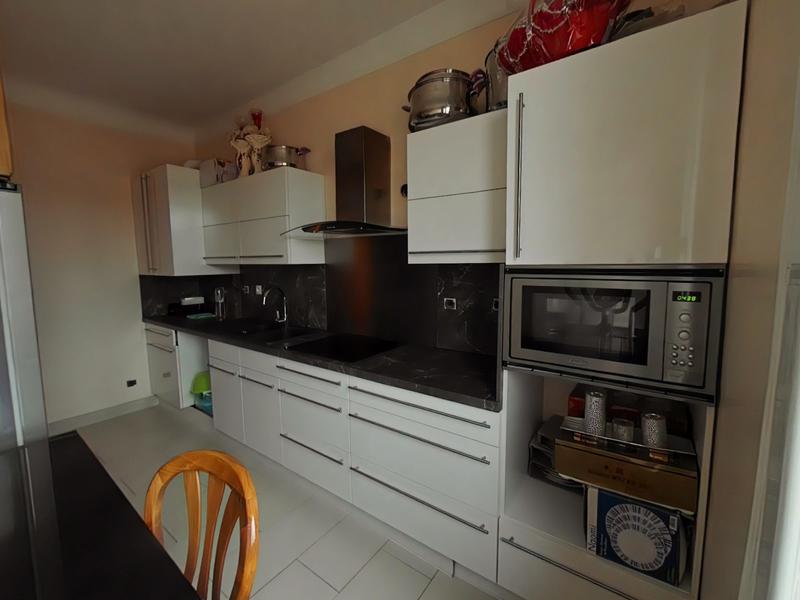 Maison - 245 m² - 10 pièces