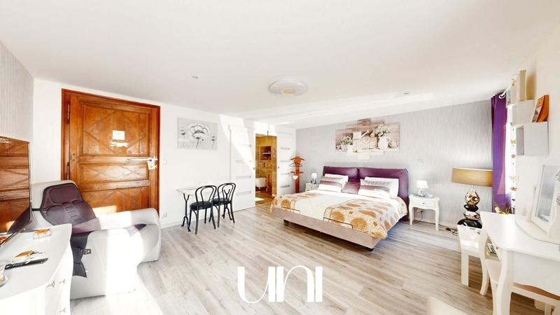 Maison - 587 m² - 11 pièces