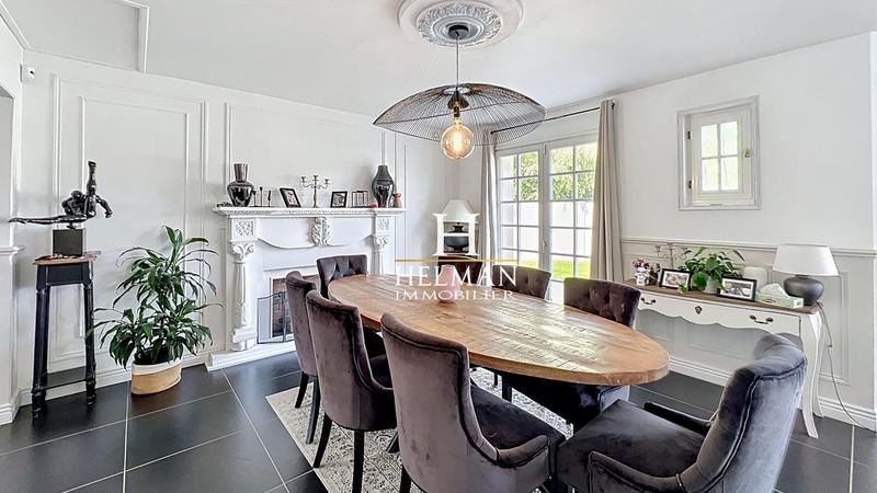 Maison - 344 m² - 12 pièces